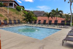 Villas @ Villa Sol tesisinde veya buraya yakın yüzme havuzu