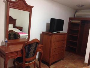 TV a/nebo společenská místnost v ubytování Hotel Meson del Mar