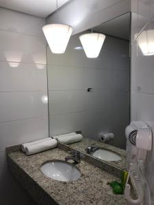 Ванна кімната в ibis Styles Ribeirao Preto Braz Olaia