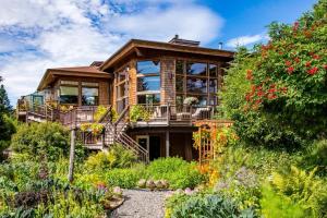 Gallery image of Stillpoint Lodge - All-Inclusive in Halibut Cove