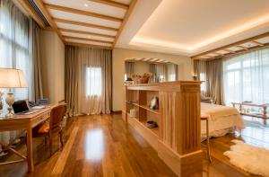 a bedroom with a bed and a desk and a desk at Villa Beluno Hotel & Spa in San Carlos de Bariloche +70 photos
