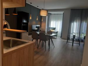 a kitchen and living room with a table and chairs at La parada de Conde Aranda in Zaragoza