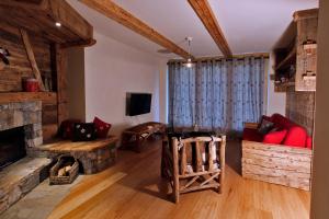 A television and/or entertainment centre at Chalet Teo e Marianna