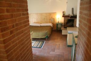 A bed or beds in a room at Borgo Di Fonni