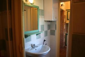 A bathroom at Borgo Di Fonni