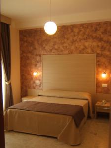 Ένα ή περισσότερα κρεβάτια σε δωμάτιο στο Hotel Ede