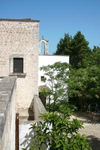 a brick building with a staircase and a window at Agriturismo Antonelli Piangevino in Monopoli