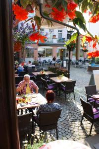 Ein Restaurant oder anderes Speiselokal in der Unterkunft The Burgklause Boutique Hotel 