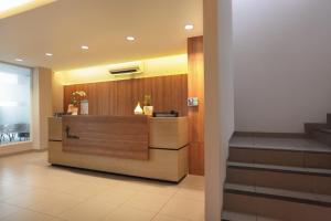 Vestíbul o recepció de LeGreen Suite Kuningan