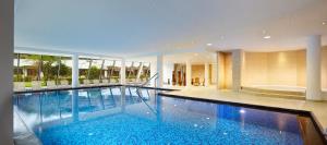 The swimming pool at or close to Das Alpenhaus Kaprun inkl Zell am See-Kaprun Sommerkarte