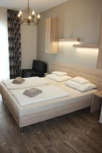 A bed or beds in a room at Polus Pension