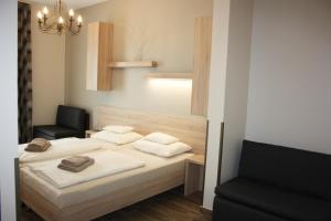 A bed or beds in a room at Polus Pension