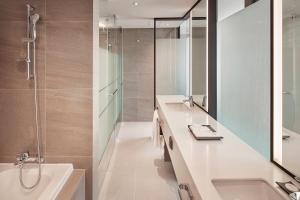 Ramada Encore by Wyndham Gimpo Han River Hotel的一间浴室