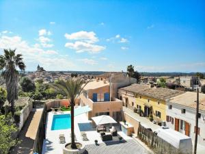 Vista sulla piscina di Villa Ca Na Rossa 009 by Mallorca Charme o su una piscina nei dintorni