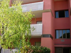 Budova, kde se apartmán nachází + 5 fotografií