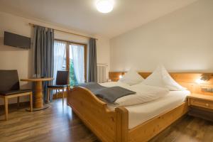 Ένα ή περισσότερα κρεβάτια σε δωμάτιο στο Gästehaus Carola