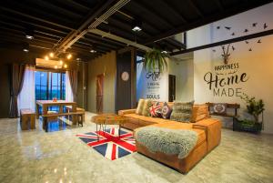 a living room with a couch and a table at Stella Moonlight Khaoyai in Pong Talong