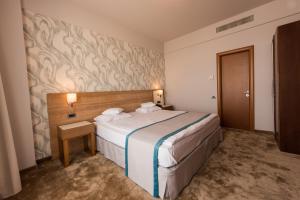 Postel nebo postele na pokoji v ubytování Iaki Conference & Spa Hotel
