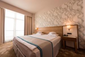 Postel nebo postele na pokoji v ubytování Iaki Conference & Spa Hotel