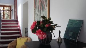 Foto dalla galleria di Casa Gialla B&B a Tegna