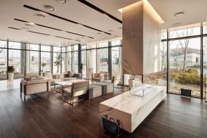 Posezení v ubytování Ramada Encore by Wyndham Gimpo Han River Hotel