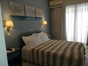 Ένα ή περισσότερα κρεβάτια σε δωμάτιο στο Ξενοδόχειο Αμβρακία 