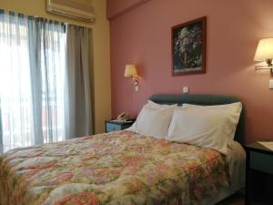 Postel nebo postele na pokoji v ubytování Amvrakia Hotel
