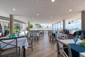 Holiday Club Puerto Calma 레스토랑 또는 맛집