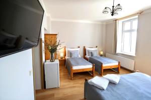 Posteľ alebo postele v izbe v ubytovaní Hotel Zámeček Janovičky