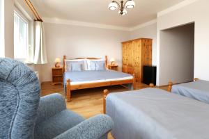 Posteľ alebo postele v izbe v ubytovaní Hotel Zámeček Janovičky