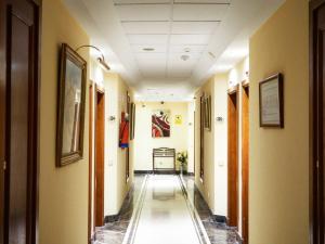 A bed or beds in a room at Hotel Humanes