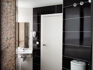 A bathroom at Hotel Humanes