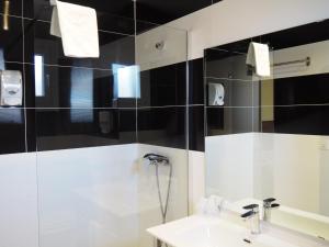 A bathroom at Hotel Humanes