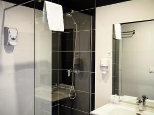 A bathroom at Hotel Humanes