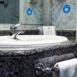 A bathroom at Hotel Humanes
