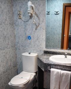 A bathroom at Hotel Humanes