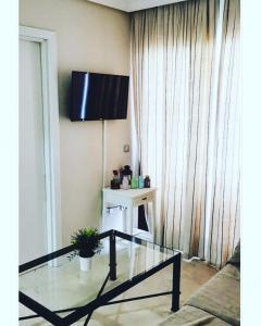 Una televisión o centro de entretenimiento en Apartamentos Manilva Green