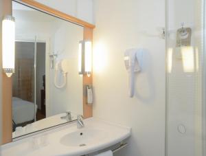 Um banheiro em Ibis Cancun Centro
