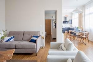Televisyen dan/atau pusat hiburan di Elégant appartement en plein coeur de Cabourg - Les locations de Proust