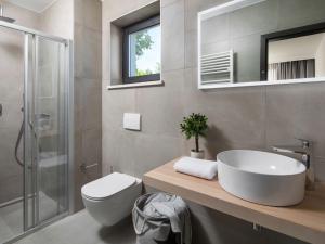 Koupelna v ubytování Villa Paola by Interhome