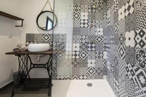 a bathroom with a sink and a mirror at Casa Eva Maria in Patrimonio