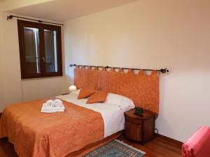Tempat tidur dalam kamar di Locanda Da Vittorio