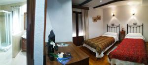 Cama o camas de una habitación en Hostal Rio Almar