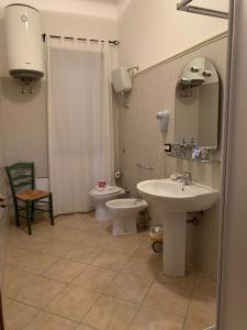 Residence Hotel Monte Ricciu tesisinde bir banyo