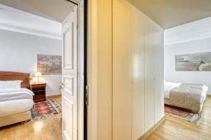 a bedroom with two beds and a desk at Hotel Leto Hydra in Hydra