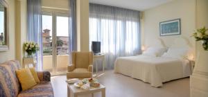 Postel nebo postele na pokoji v ubytování Hotel Sina Astor