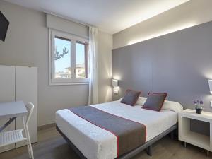 Postel nebo postele na pokoji v ubytování Hostal Mas Ferrer