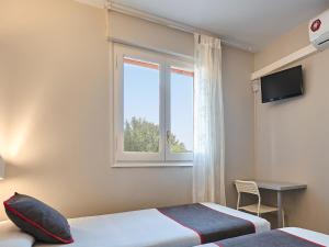 Postel nebo postele na pokoji v ubytování Hostal Mas Ferrer