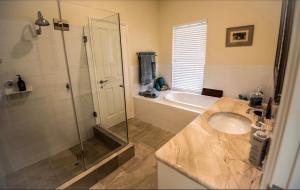 A bathroom at Braybrook Boutique Bed and Breakfast