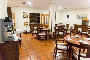 Un restaurante o sitio para comer en Hotel Ambasmestas